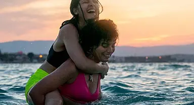 Netflix'in en çok izlenen filmi The Swimmers'ın çekimleri İzmir'de yapıldı