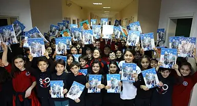 Denizli Büyükşehir Belediyesi’nden çocuklara karne hediyesi