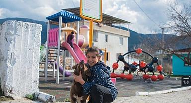 Kuşadalı Çocuklar Yeni Parklarında Güle Güle Oynuyor