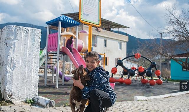 Kuşadalı Çocuklar Yeni Parklarında Güle Güle Oynuyor