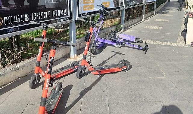 Uygunuz park edilen skuterler toplatıldı