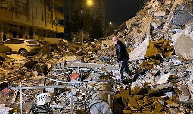 AK Parti İzmir 3 yardım TIR&#039;ı yolluyor