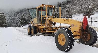 Aydın Büyükşehir Belediyesi Ekipleri Karla Mücadele Çalışmalarını Sürdürüyor