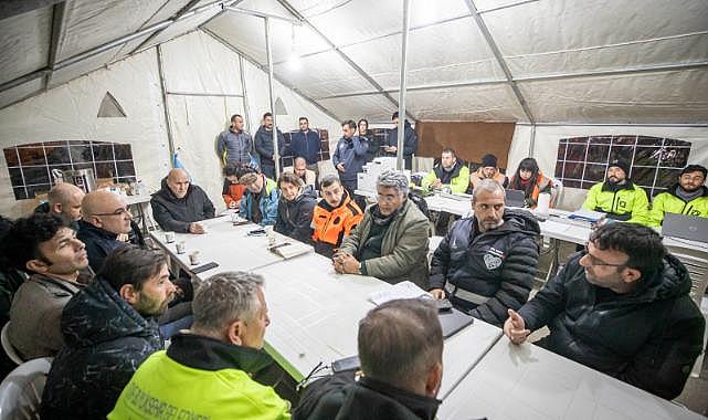Başkan Soyer Hatay'da koordinasyon merkezine geldi