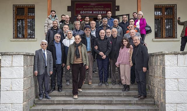 Başkan Soyer Osmaniye'de yıkılmayan köy enstitüsünü örnek gösterdi