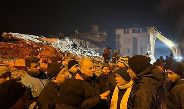 Başkan Zolan ve Vali Atik deprem bölgesinde