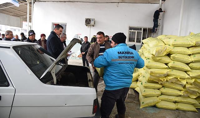 Manisa Büyükşehir Belediyesi, Gübre Dağıtımlarını Sürdürüyor
