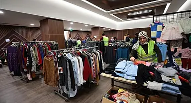 Denizli’ye gelen depremzedelere Büyükşehir eli uzanıyor