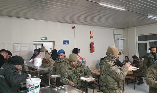 Deprem bölgesine üç öğün yemek desteği