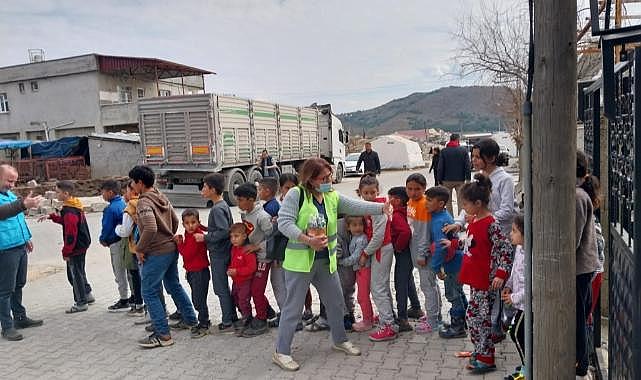Depremzede çocuklarmızın yüzü gülsün diye