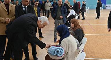 Depremzedeler için kayıt masası oluşturuldu