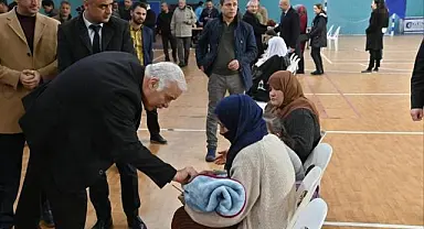 Depremzedeler için kayıt masası oluşturuldu