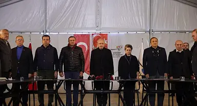 Genel Başkan Kılıçdaroğlu, İzmir Büyükşehir Belediyesi'nin kurduğu çadır kenti ziyaret etti