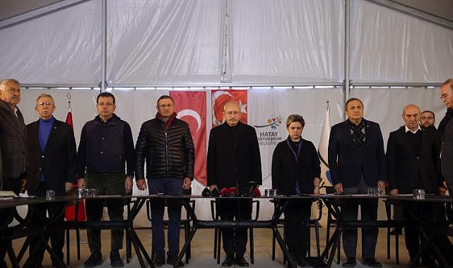Genel Başkan Kılıçdaroğlu, İzmir Büyükşehir Belediyesi'nin kurduğu çadır kenti ziyaret etti