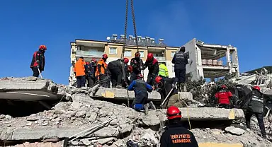 İzmir Büyükşehir Belediyesi ekipleri Osmaniye'deki çalışmalarını sürdürüyor