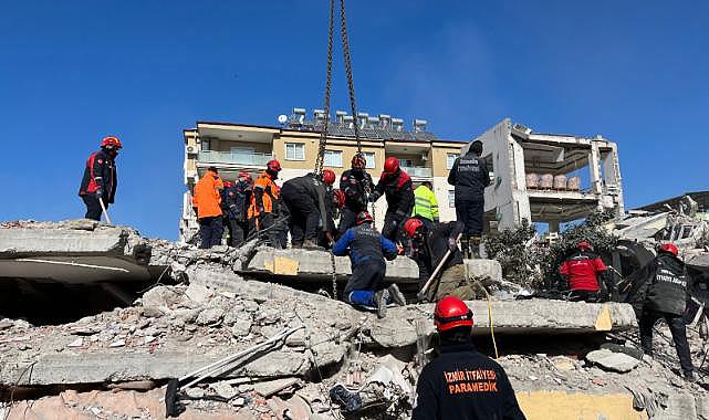 İzmir Büyükşehir Belediyesi ekipleri Osmaniye'deki çalışmalarını sürdürüyor