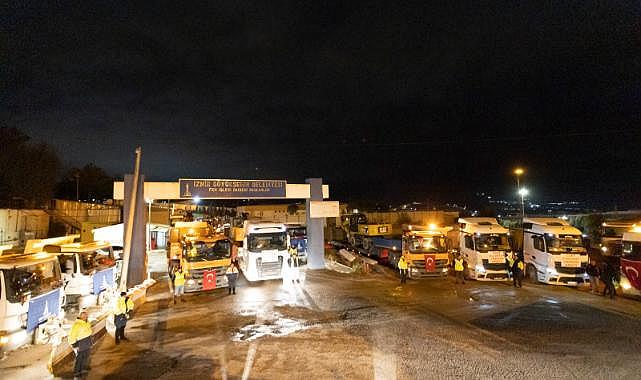 İzmir Büyükşehir Belediyesi'nin iş makineleri yola çıktı
