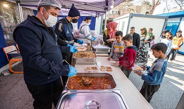 İzmir Büyükşehir Belediyesi tüm birimleriyle Osmaniye'de