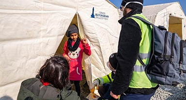 İzmir'den afet bölgesine uzanan yardım koridoruna destek yağıyor