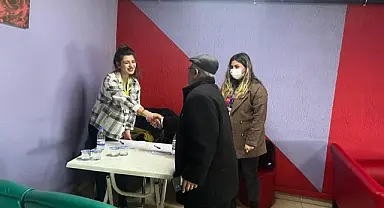 İzmir'e gelen depremzedelere Büyükşehir'den uzanan yardım eli