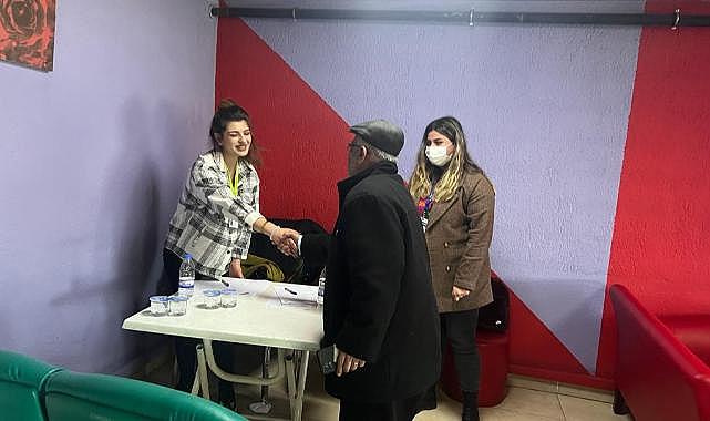 İzmir'e gelen depremzedelere Büyükşehir'den uzanan yardım eli