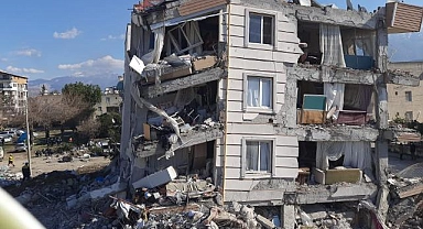 İzmir ekipleri depremin 102. saatinde bir canı daha kurtardı