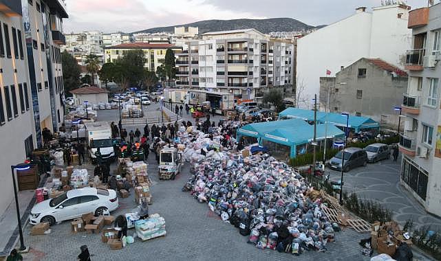 Kuşadası Depremzedeler İçin Seferber Oldu
