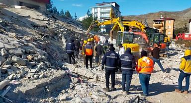 Manisa Büyükşehir Belediyesi İş Makineleri Afet Bölgesinde