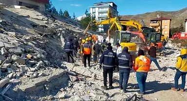 Manisa Büyükşehir Belediyesi İş Makineleri Afet Bölgesinde