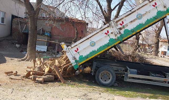 Manisa&#039;dan depremzedelere yakacak yardımı