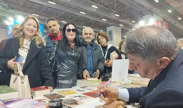 25. İzmir Kitap Fuarı'nda Hüseyin Hakkı Kahveci söyleşisi