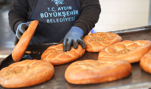 Aydın Büyükşehir Belediyesi'nin halk ekmek satış noktalarına vatandaşlardan yoğun talep