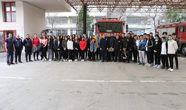 Büyükşehir İtfaiyesi Manisa Lisesi'ni Ağırladı