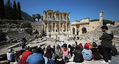 Büyükşehir Kitap Kulübü Üyelerinden Celsus Kütüphanesi'ne Ziyaret