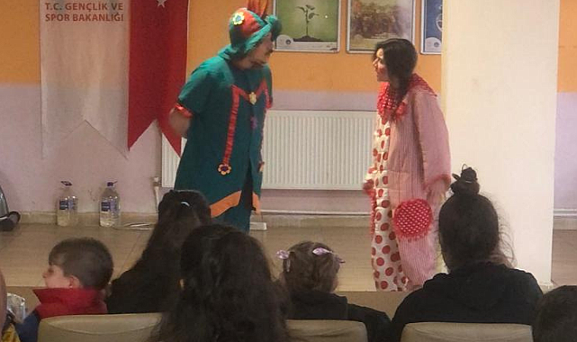 Çocuklara "Hacivat Karagöz" ile moral aşılandı