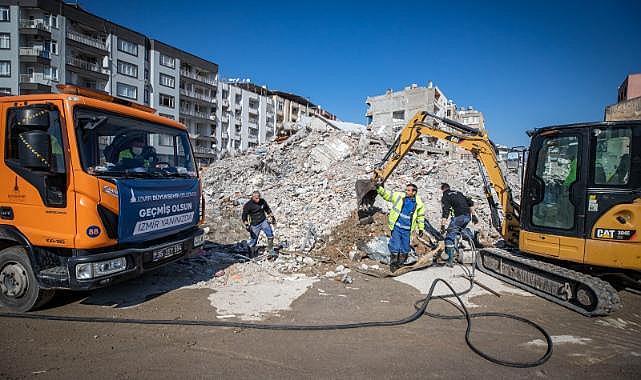 Deprem bölgesine su sağlamak için kesintisiz mesai