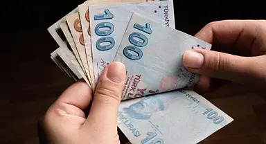 En düşük emekli maaşının 7 bin 500 TL olmasını öngören teklif TBMM de kabul edildi.