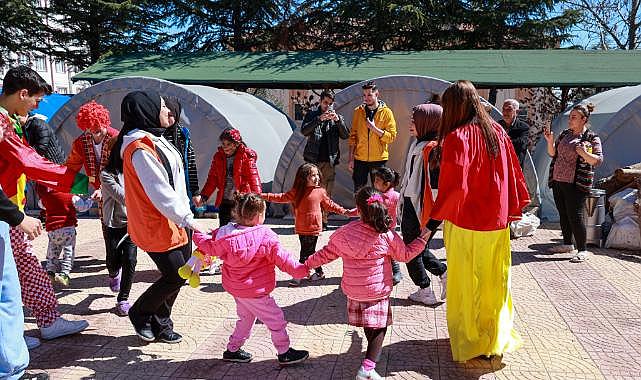 Genç Kuşak Topluluğu Besni'de yüzleri güldürdü