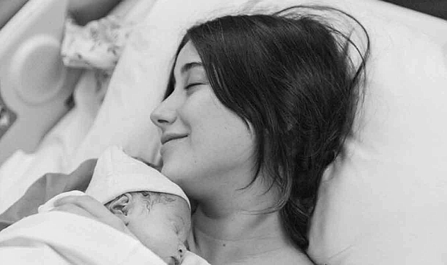 Hazal Kaya'dan Aile Pozu