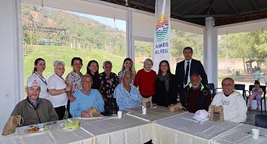 Huzurevi sakinleri Burunucu'nda ağırlandı