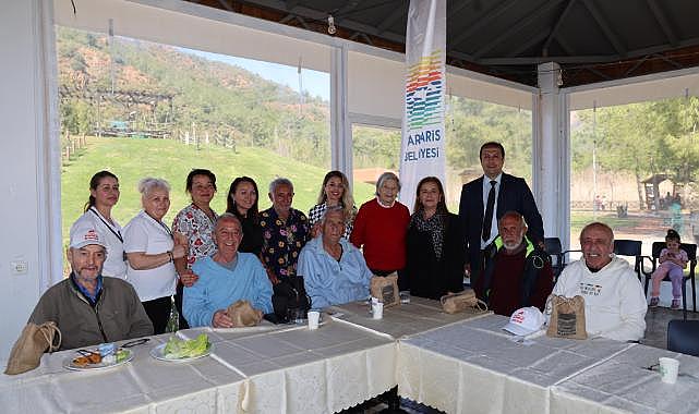 Huzurevi sakinleri Burunucu'nda ağırlandı