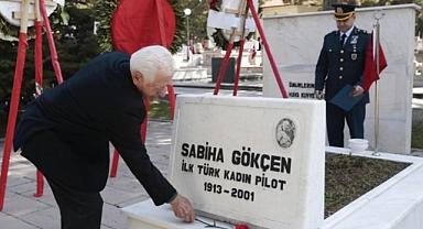 Sabiha Gökçen, Mezarı Başında Anıldı