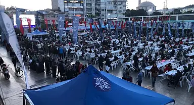 Aydın Büyükşehir Belediyesi Geleneksel İftar Sofralarıyla Vatandaşları Buluşturmaya Devam Ediyor