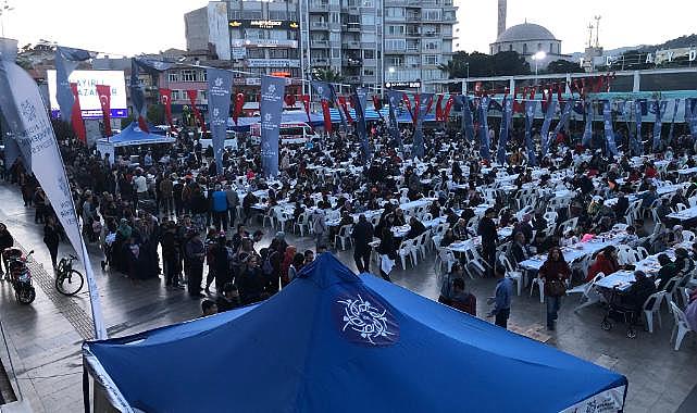 Aydın Büyükşehir Belediyesi Geleneksel İftar Sofralarıyla Vatandaşları Buluşturmaya Devam Ediyor