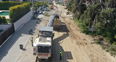 Aydın Büyükşehir Belediyesi Kuşadası'nda Yol Yapım Çalışmalarına Devam Ediyor