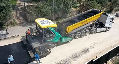 Aydın Büyükşehir Belediyesi Kuşadası'nda Yol Yapım Çalışmalarına Devam Ediyor