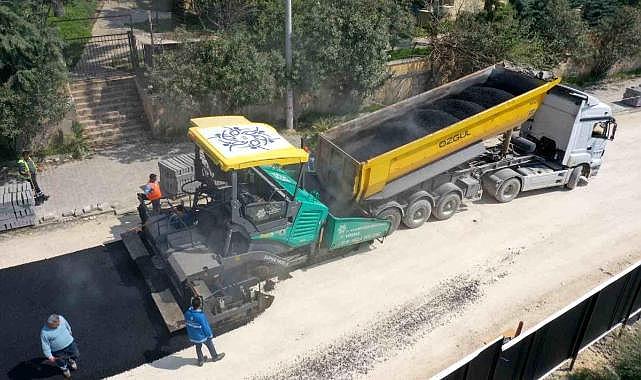 Aydın Büyükşehir Belediyesi Kuşadası&#039;nda Yol Yapım Çalışmalarına Devam Ediyor