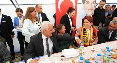 Başkan Gürün Bayramı Deprem Bölgesinde Kutladı