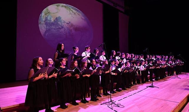Denizli Çocuk Korosu&#039;ndan muhteşem performans