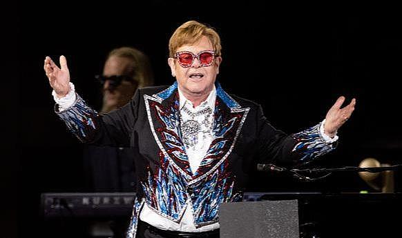 Elton John emekliliğini Antarktika'da kutlayacak